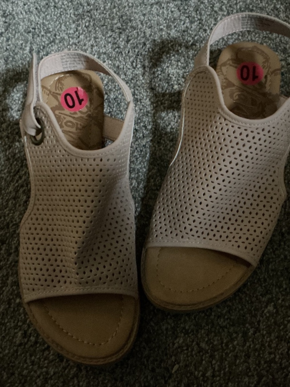 Blowfish Women’s perforated sandals with Velcro closing Size 10 Blush